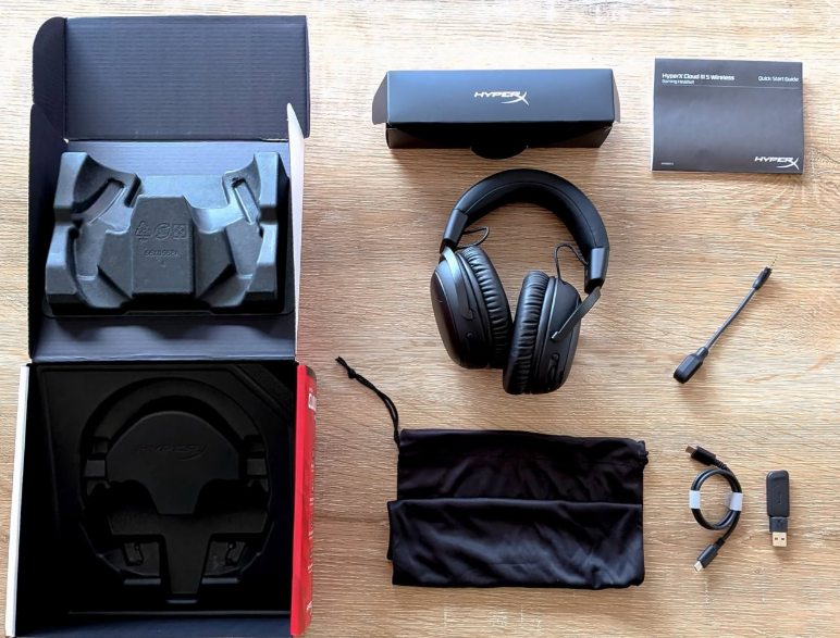 HyperX-Cloud-III-6P5L2AA-Manual-Setup-Audio-and-Troubleshooting-Guide-fig-1-unboxing
