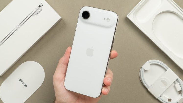 iPhone-Air-A3312-Manual – Product-Overview,-Features,-Setup-&-Troubleshooting-Guide-fig-1-unboxing