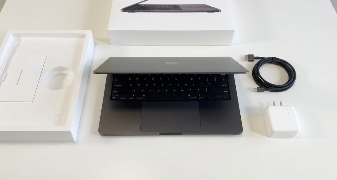 MacBook-Air-M5-–-Manual-an-Using-Guide-fig-3-unboxing-Productsmanuals.com
