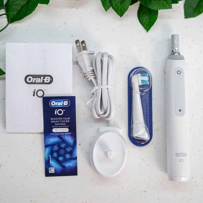 Oral‑B-iO3-Teeth-Brush-Set-Up-And-Using-Manual-fig-2-unboxing-Productsmanuals.com