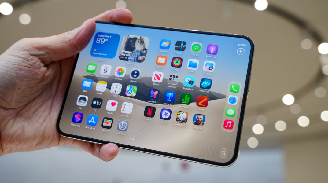 iPhone-18-Duo-Full-Specs-and-Using-guide-fig-4-Using-Two-Displays-Productsmanuals.com